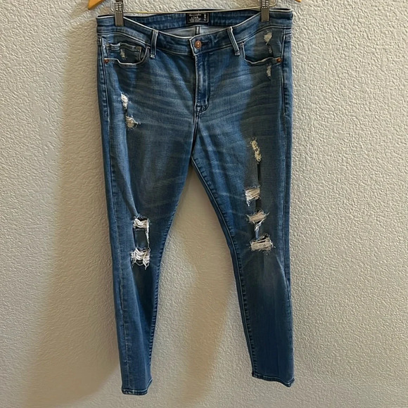 Abercrombie & Fitch Harper Super Skinny Jeans Mid-rise Distressed Size 32/14R - Picture 2 of 7